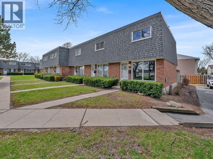 Property Photo:  272 Victoria Street 40  ON N9V 2K5 