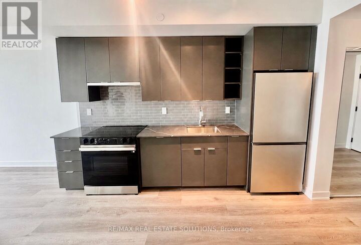 Property Photo:  2075 Lakeshore Road 905  ON L7R 1E2 