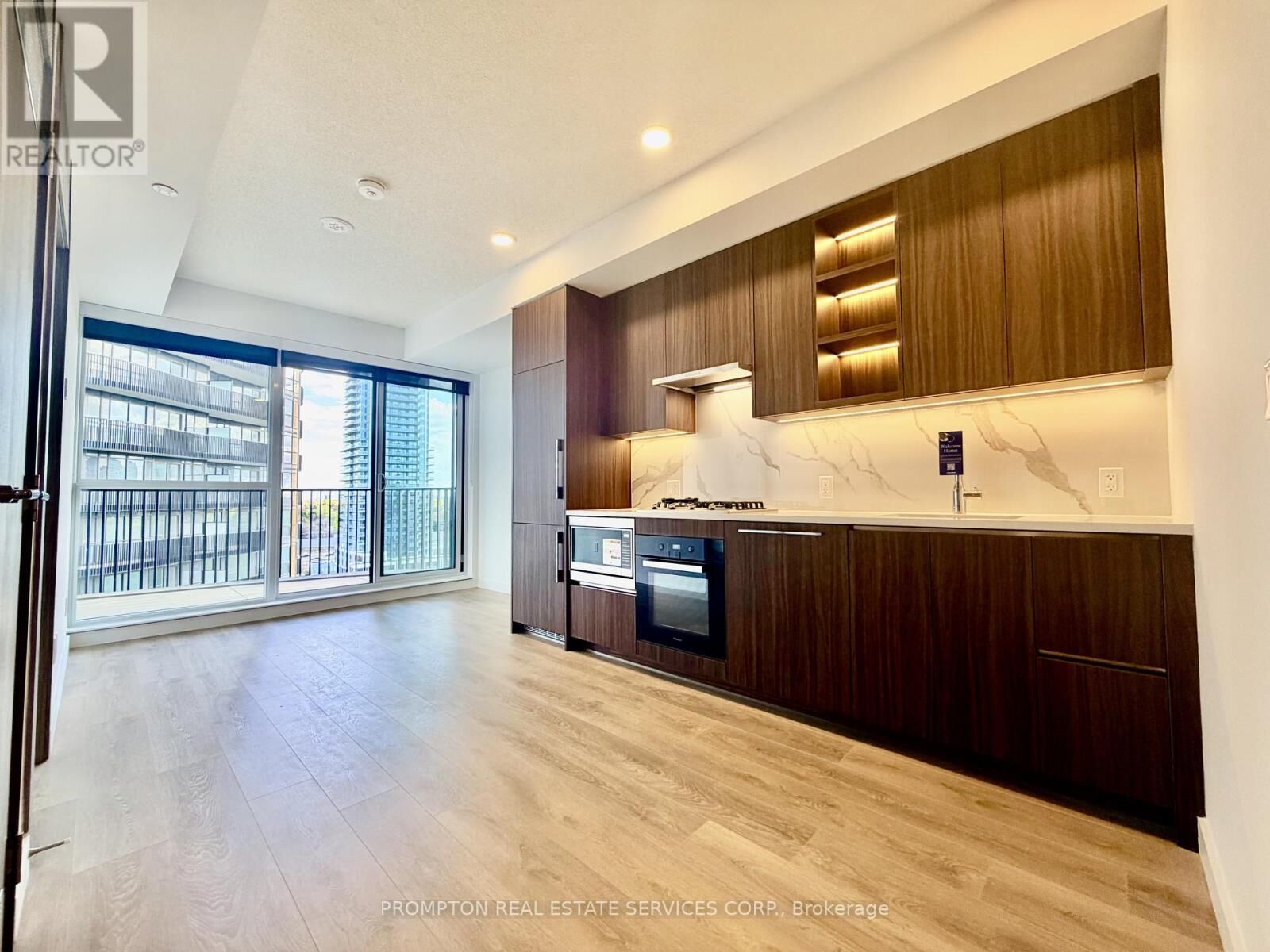 Property Photo:  75 Billes Heights 1212  ON M2K 0J8 