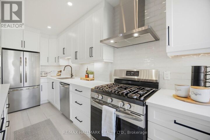 Property Photo:  54 Province Street South  ON L8K 2K8 
