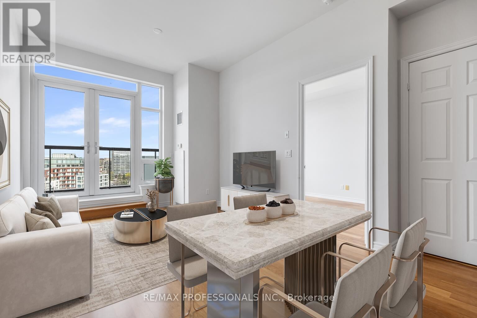 Property Photo:  1135 Royal York Road 1104  ON M9A 0C3 
