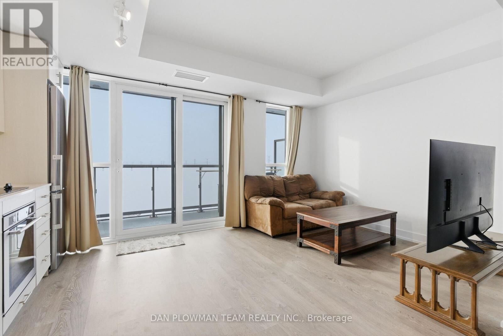 Property Photo:  2550 Simcoe Street North 1121  ON L1R 0R5 