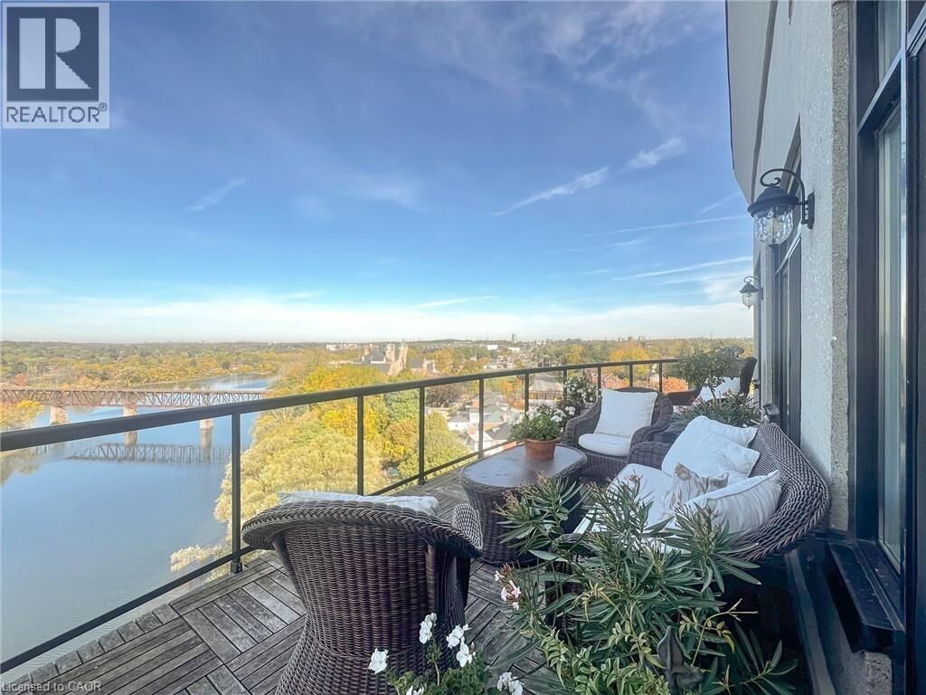Property Photo:  170 Water Street North Uph4  ON N1R 3B6 
