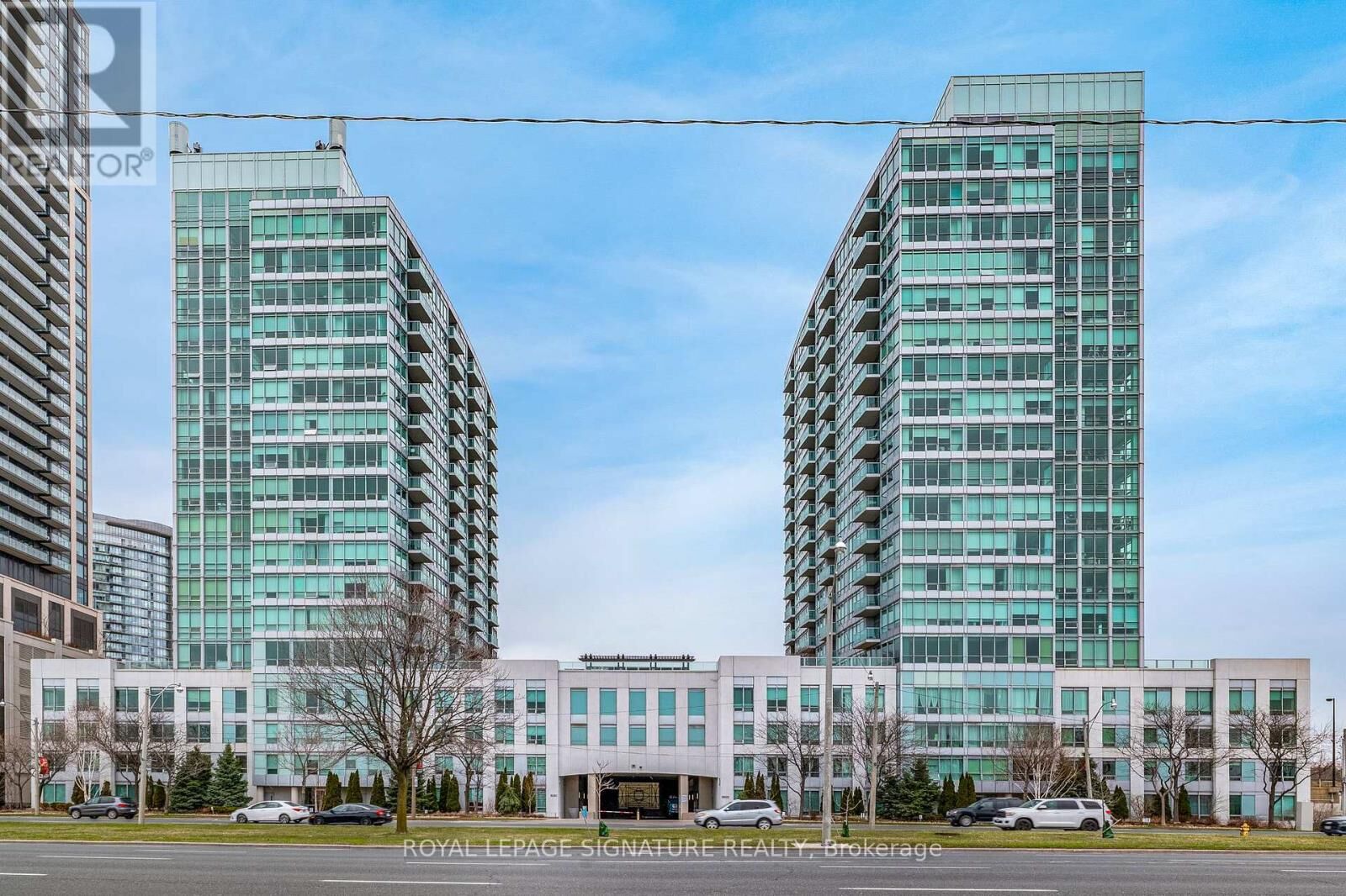 Property Photo:  1910 Lake Shore Boulevard West Lph6  ON M6S 1A2 