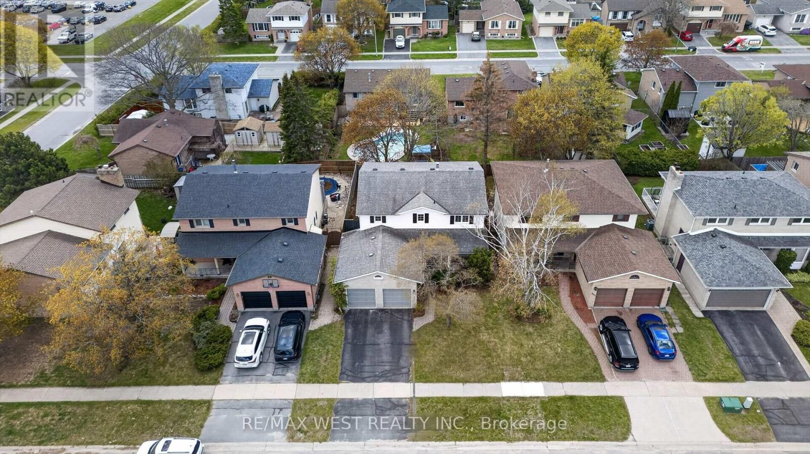Property Photo:  937 Alpine Court  ON K7P 1N8 
