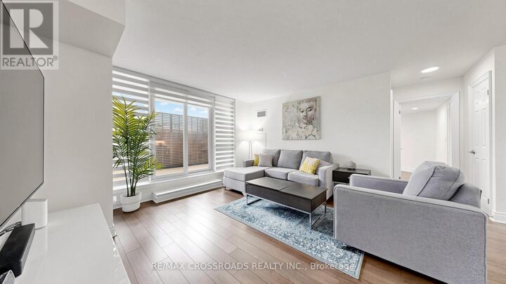 Photo de la propriété:  23 Cox Boulevard 656  ON L3R 4G1 