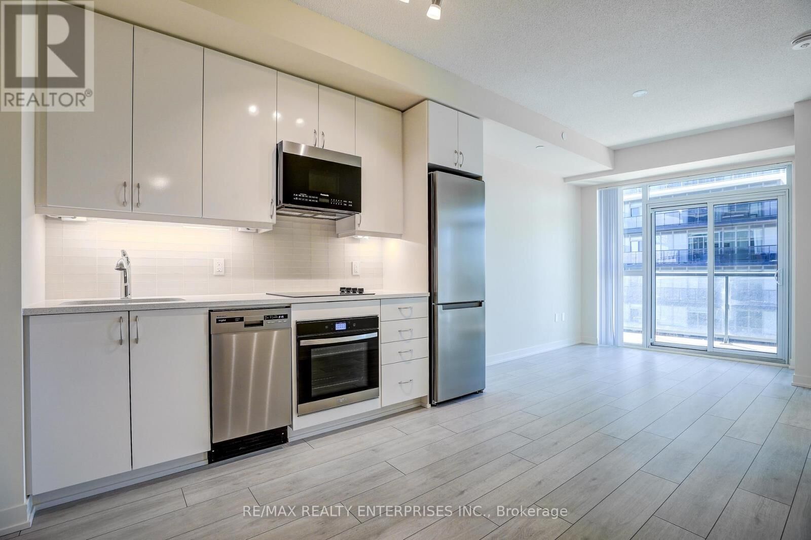 Property Photo:  38 Annie Craig Drive 3707  ON M8V 0G9 