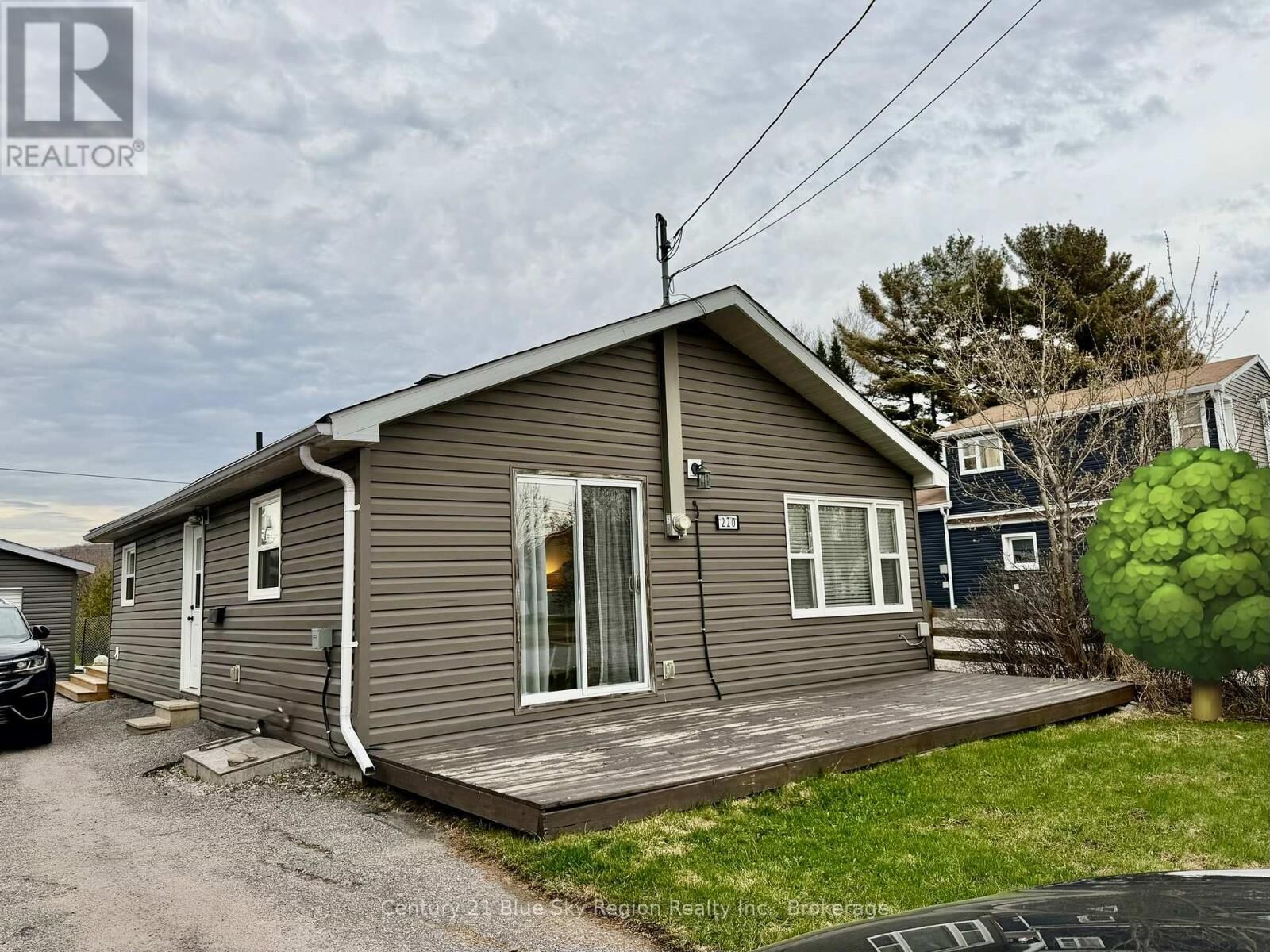 Property Photo:  220 Gould Avenue  ON P1B 7C7 