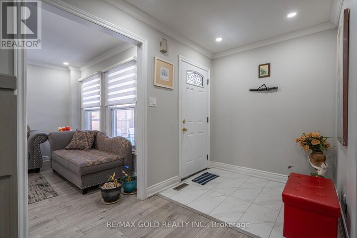 Property Photo:  103 Lord Simcoe Drive  ON L6S 5H4 