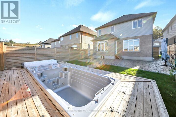 Property Photo:  130 Elmbank Trail  ON N2R 0H2 