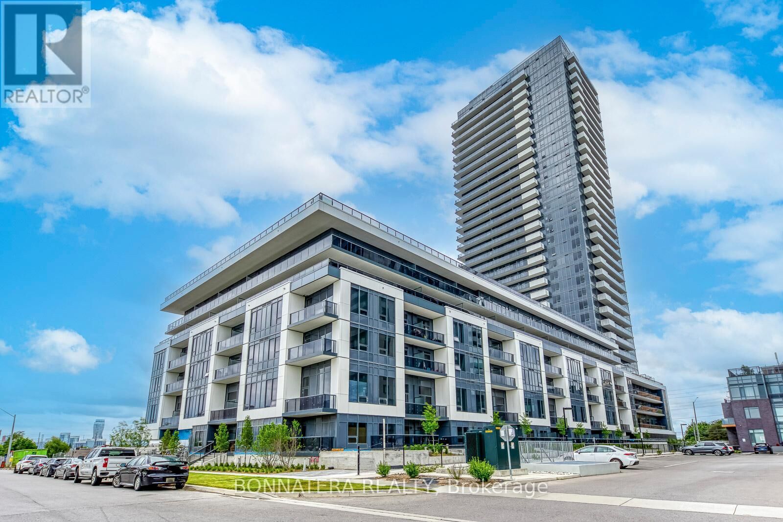 Property Photo:  5105 Hurontario Street 408  ON L4Z 0C9 