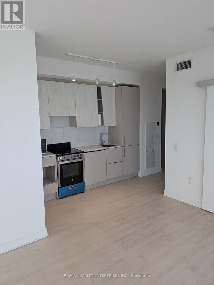 Property Photo:  3900 Confederation Parkway 1904  ON L5B 0M3 