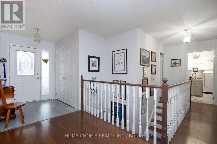 Property Photo:  27 Niagara Trail  ON L1B 1A2 