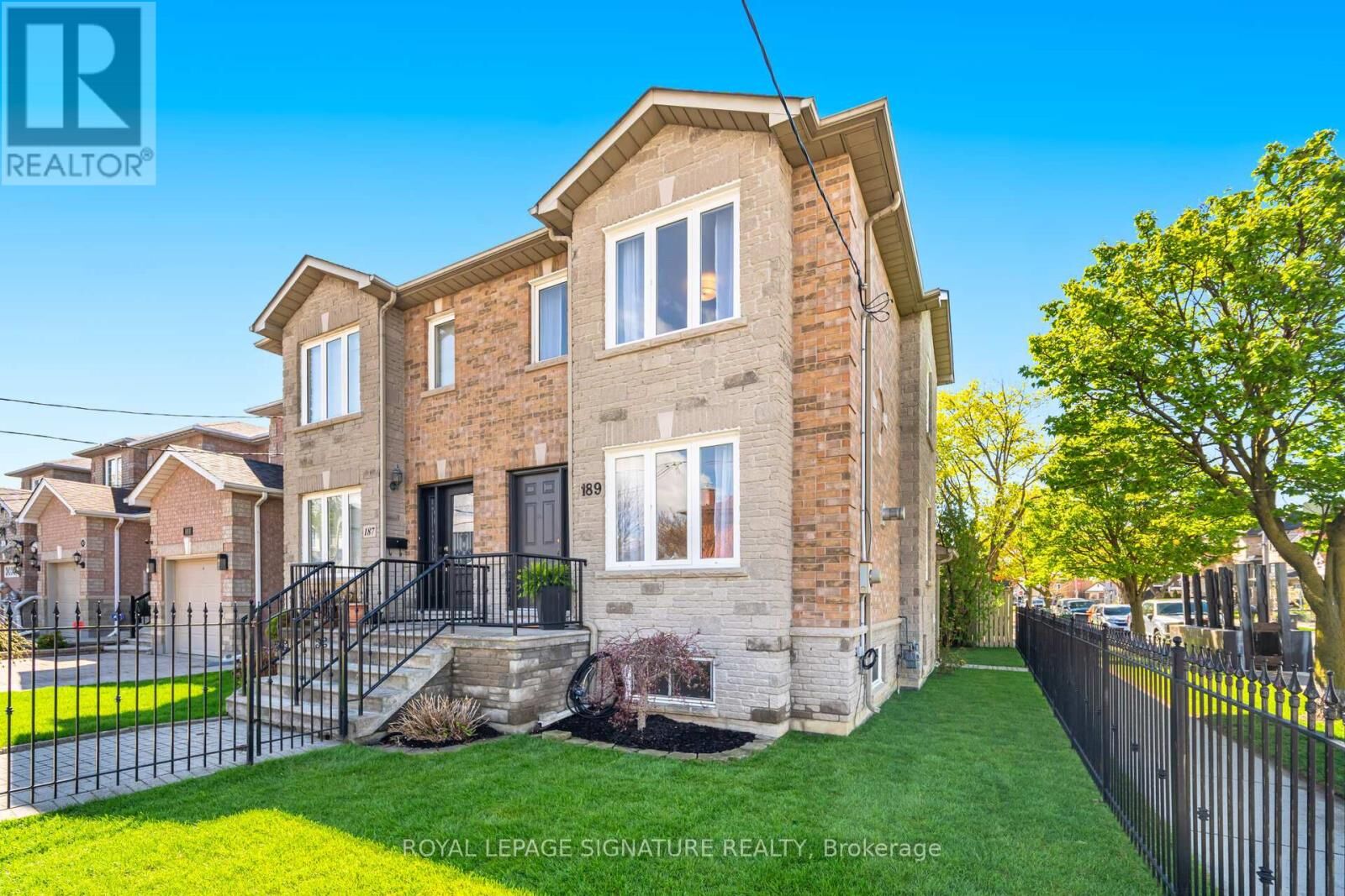 Property Photo:  189 Aileen Avenue  ON M6M 1G1 