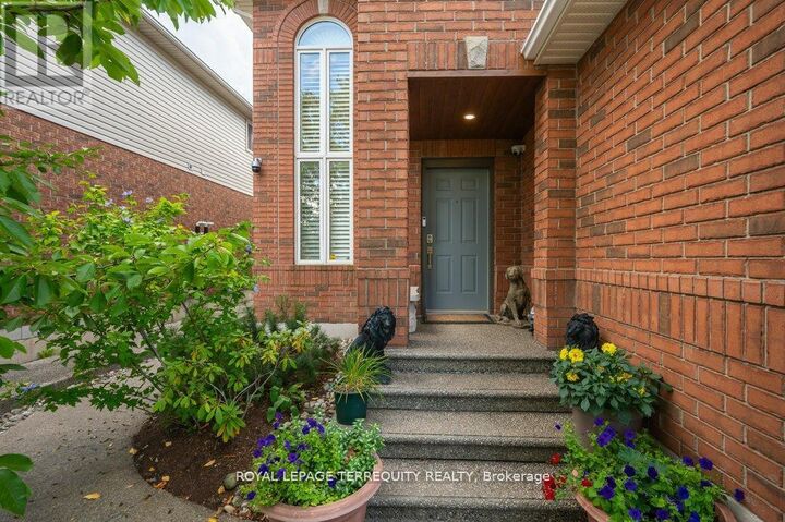 Property Photo:  15 Armour Crescent  ON L9K 1S1 