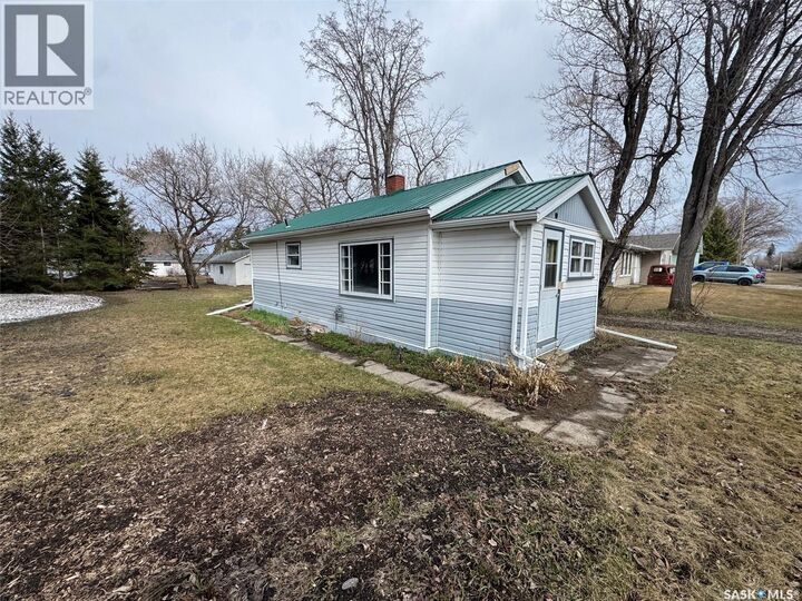 Property Photo:  228 2nd Avenue  SK S0K 4C0 