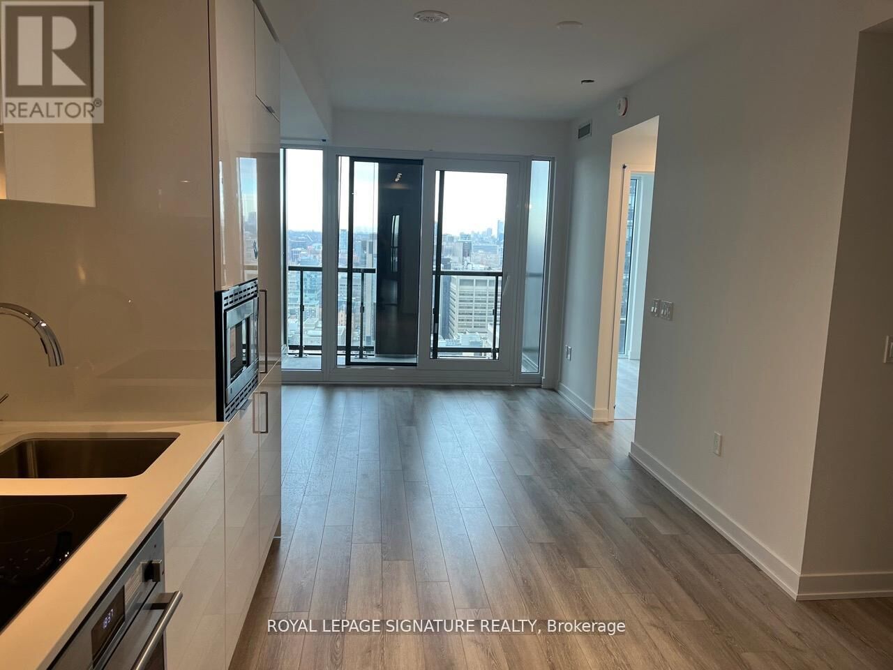 Property Photo:  238 Simcoe Street 3310  ON M5T 3B9 