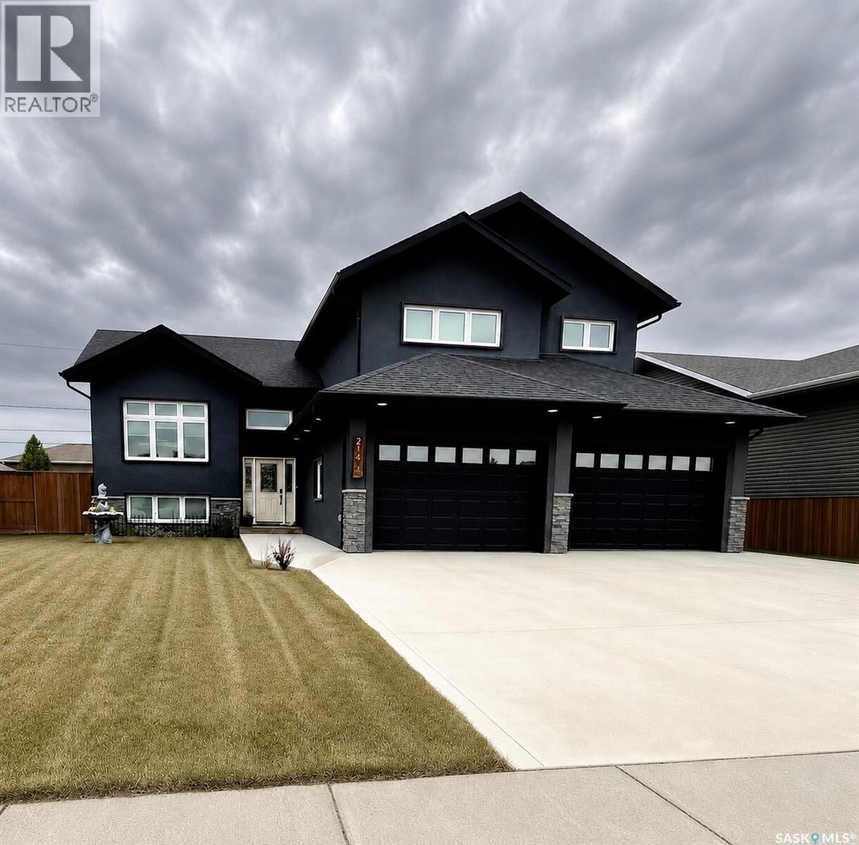 Property Photo:  214 Elizabeth Street  SK S0E 1A0 