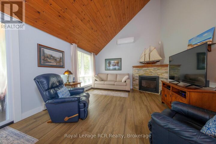 Property Photo:  14 Whippoorwill Lane  ON N2Z 2X6 