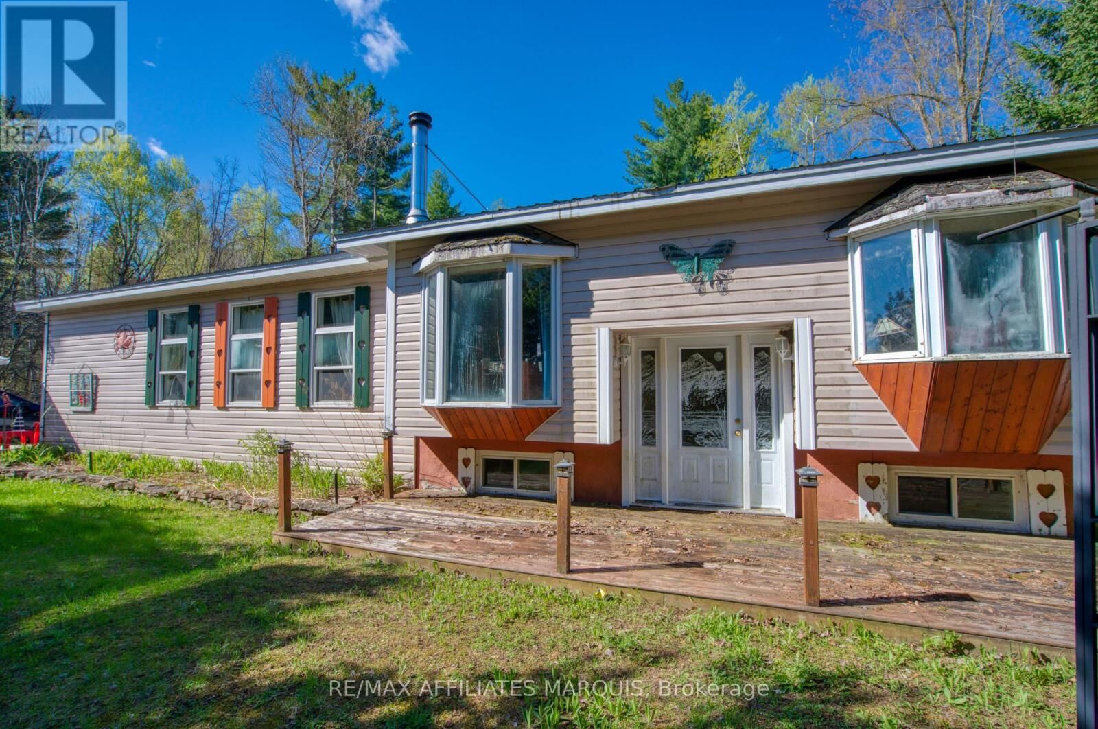 Property Photo:  641 Harper Road  ON K7H 3C9 
