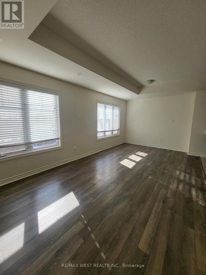 Property Photo:  2420 Baronwood Drive 34-04  ON L6M 0J7 