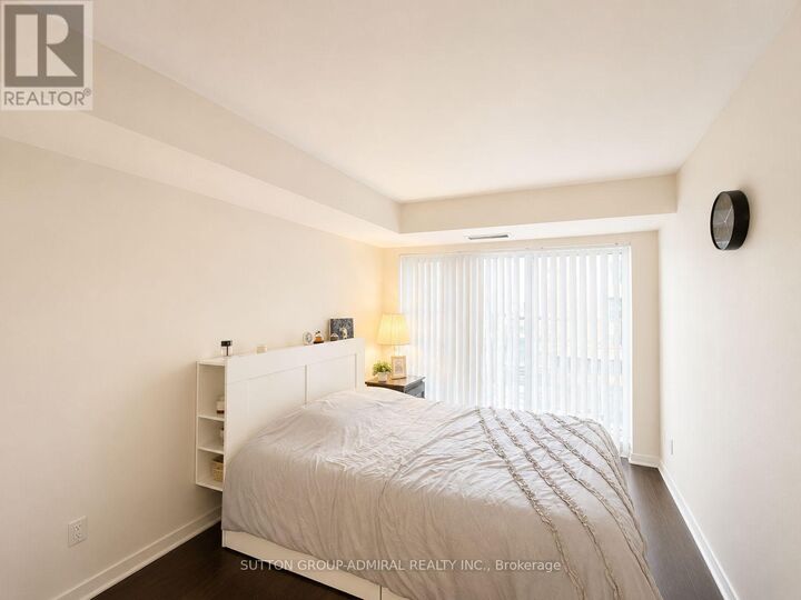 Property Photo:  185 Oneida Crescent Lph2  ON L4B 0B1 