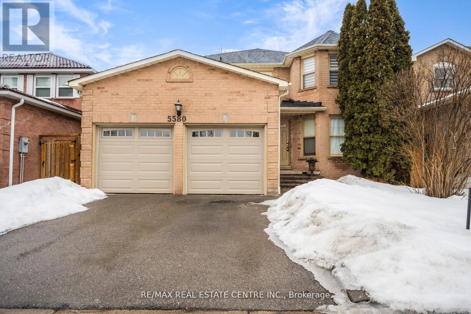Property Photo:  5580 Millbrook Lane  ON L5M 3X9 