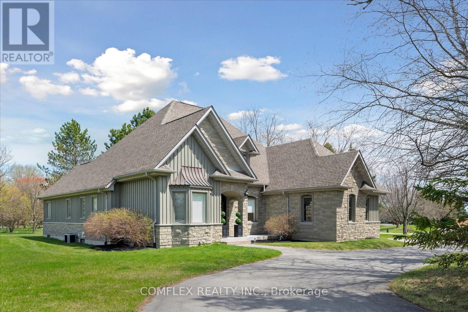 Property Photo:  2 Taunus Court  ON L1C 4H5 