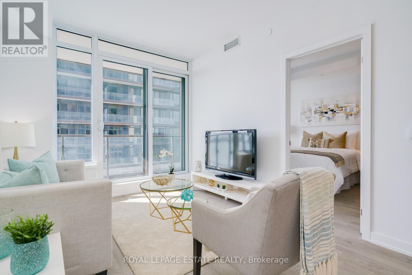 Property Photo:  1926 Lake Shore Boulevard West 1711  ON M6S 1A1 