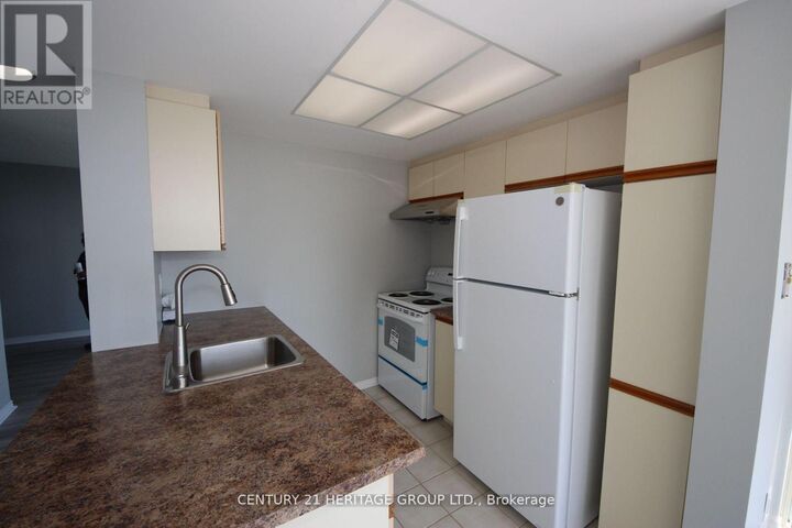 Property Photo:  7 Concorde Place 3304  ON M3C 3N4 