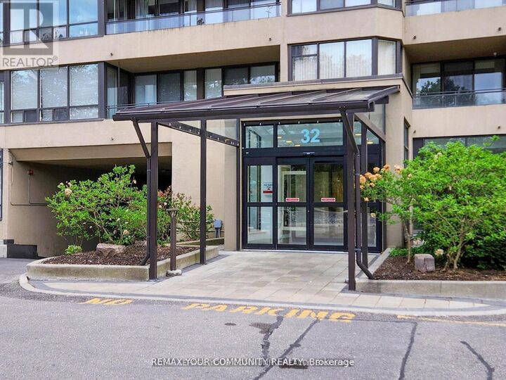 Property Photo:  32 Clarissa Drive 324  ON L4C 9R7 