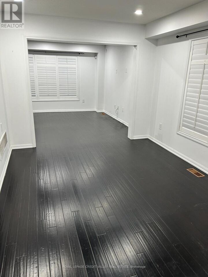 Property Photo:  29 Robert Parkinson Drive Upper  ON L7A 0X6 