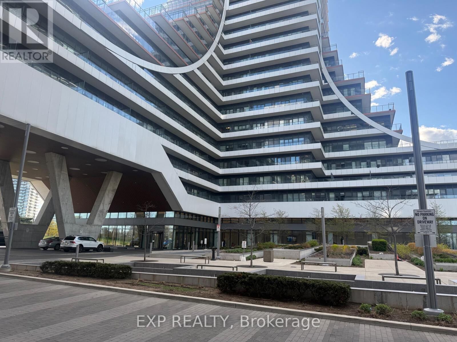 Property Photo:  30 Shore Breeze Drive 5003  ON M8V 0J1 