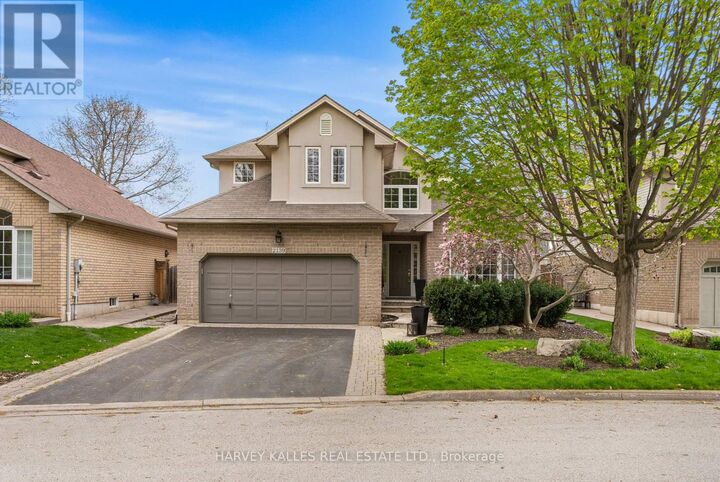 Photo de la propriété:  2139 Bushtrail Court  ON L7M 4B2 
