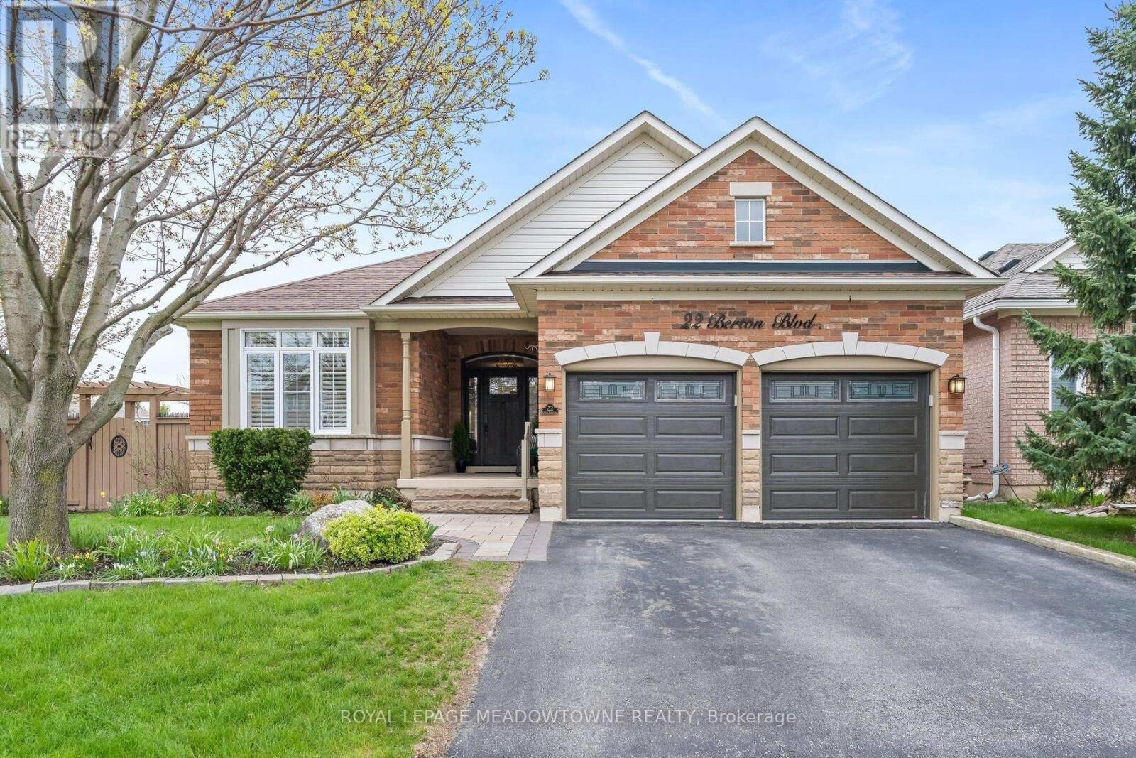 Property Photo:  22 Berton Boulevard  ON L7G 6A5 