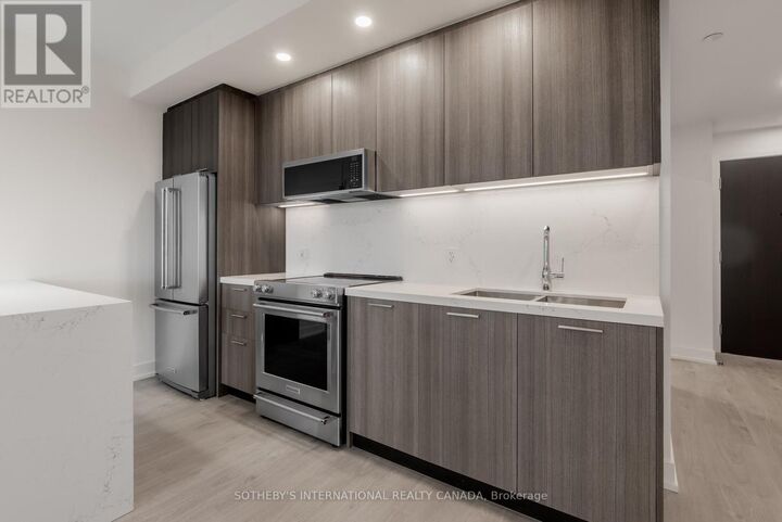 Property Photo:  31 York Garden Way 1403  ON M6A 2V1 