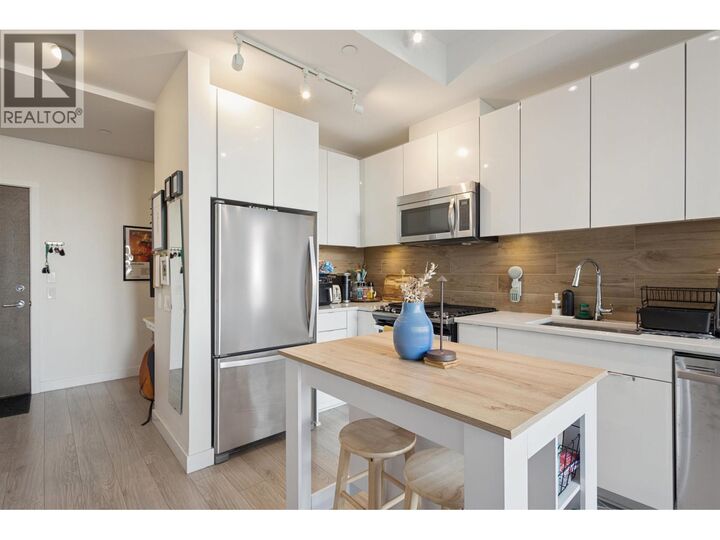Property Photo:  200 Nelson'S Crescent 208  BC V3L 0H4 