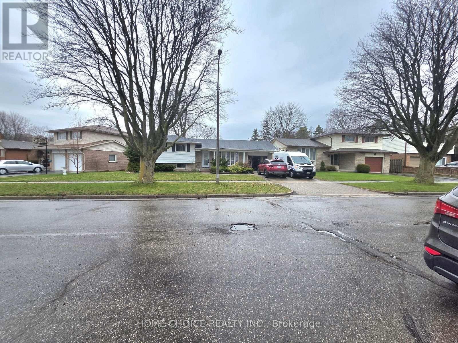 Property Photo:  130 Champlain Crescent  ON N2B 2Y6 