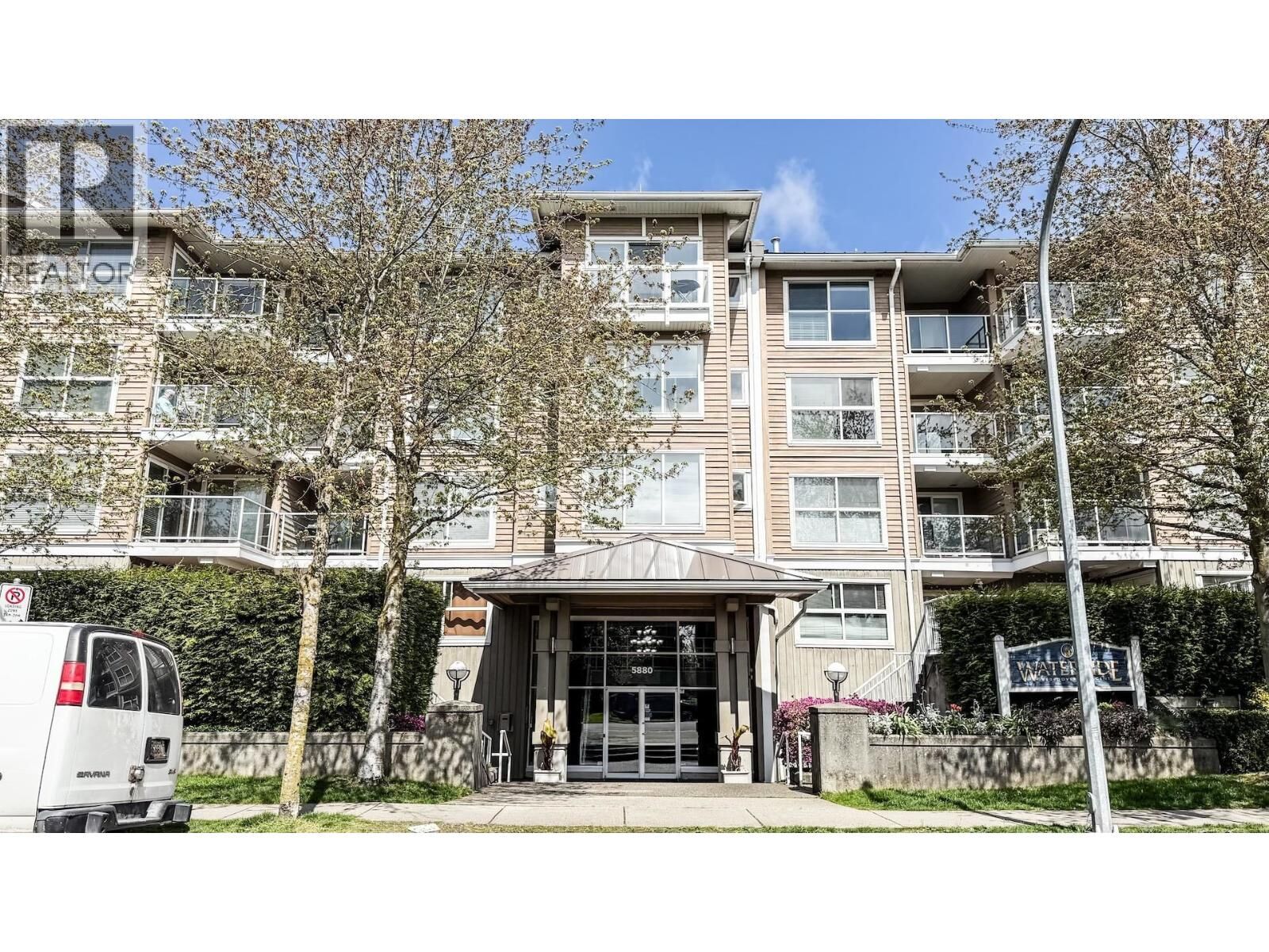 Photo de la propriété:  5880 Dover Crescent 119  BC V7C 5P5 