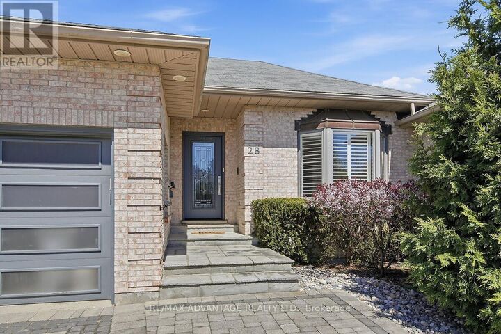 Property Photo:  28 Wynfield Lane  ON N6H 5L2 