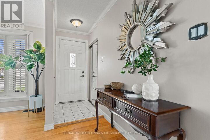 Property Photo:  29 Kingsbury Avenue  ON K2G 3E5 
