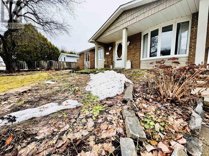 Property Photo:  320 Justin Street  ON P1B 5J9 