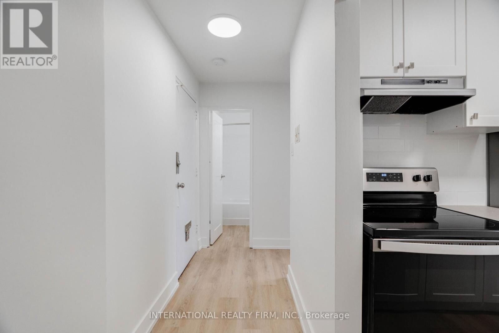 Property Photo:  93 High Street South  ON N6C 4J8 