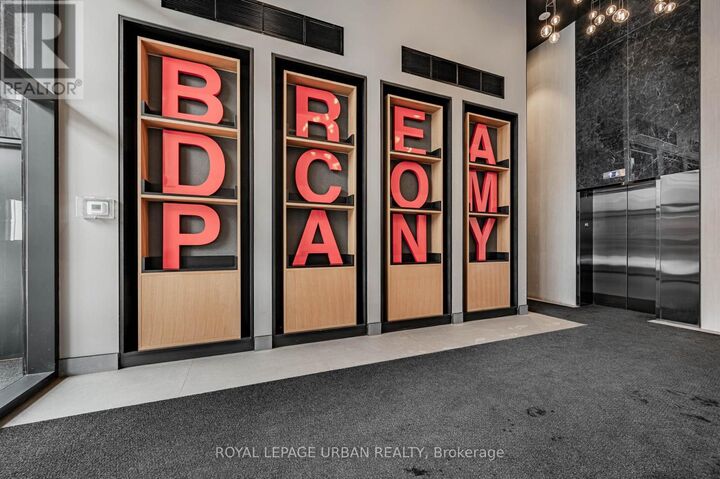 Property Photo:  195 McCaul Street 521  ON M5T 0E5 