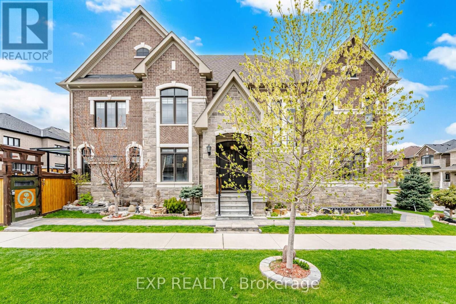 Property Photo:  13 Arksey Street  ON L1P 0G5 