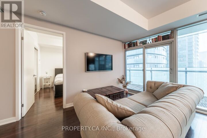 Property Photo:  14 York Street 806  ON M5J 2Z2 