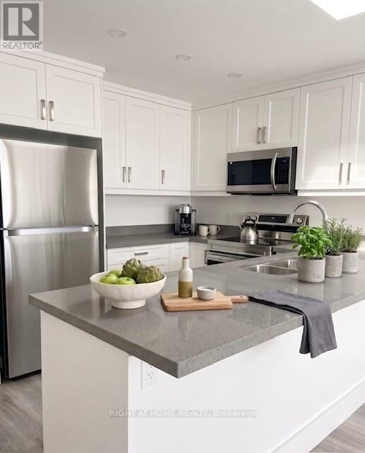 Property Photo:  300B Fourth Avenue 507  ON L2S 0E6 