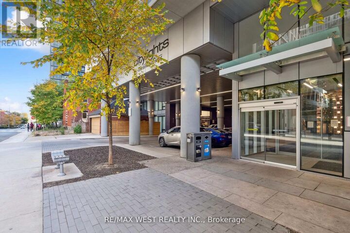 Property Photo:  195 Redpath Avenue 2215  ON M4P 0E4 