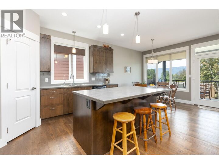 Property Photo:  221 24 Street Northeast  BC V1E 0C2 