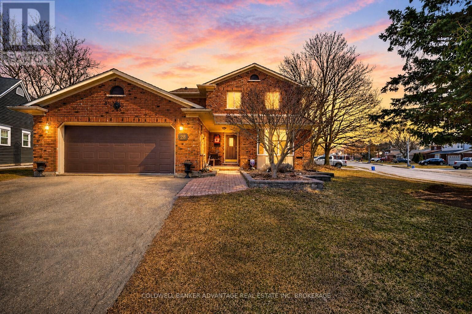 Property Photo:  28 Dixon Crescent  ON L3C 6P4 